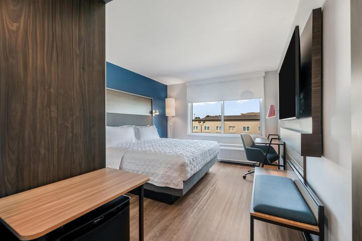 Room 30 of 51