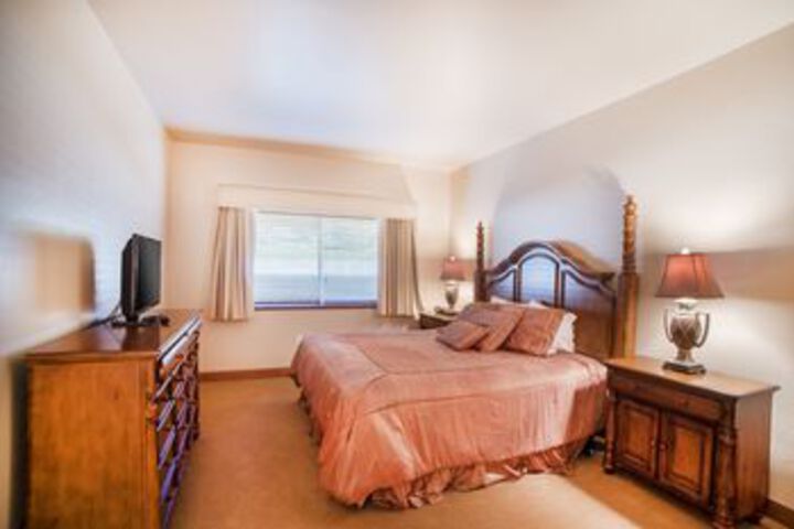 Room 4 of 79
