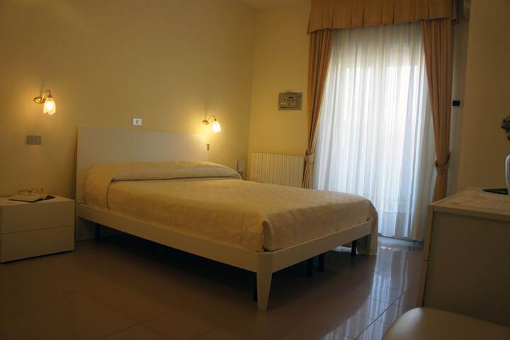 Room 9 of 34