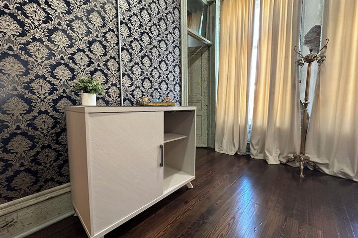 Room 16 of 76