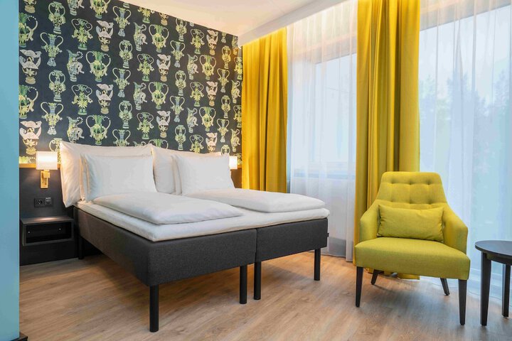 Room 25 of 53