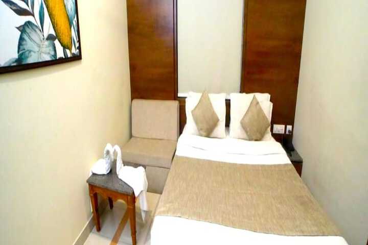 Room 8 of 15