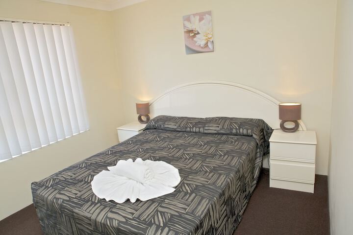 Room 3 of 28