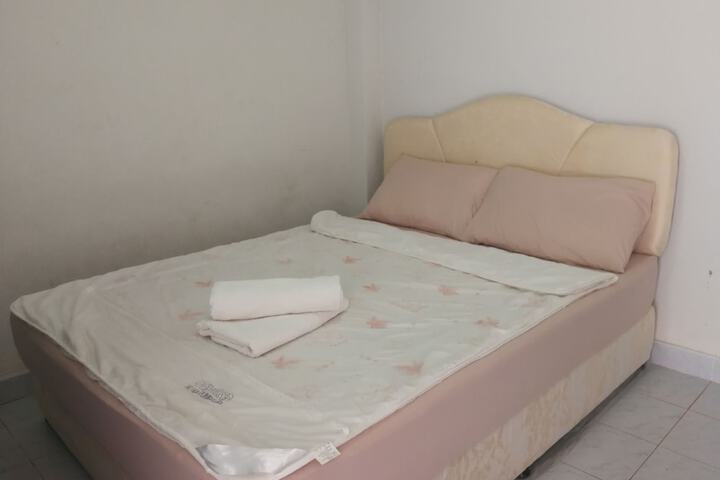 Room 6 of 16