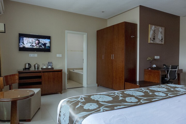 Room 33 of 89