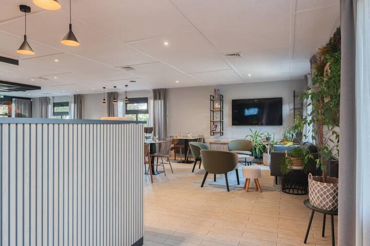 Guest Lobby