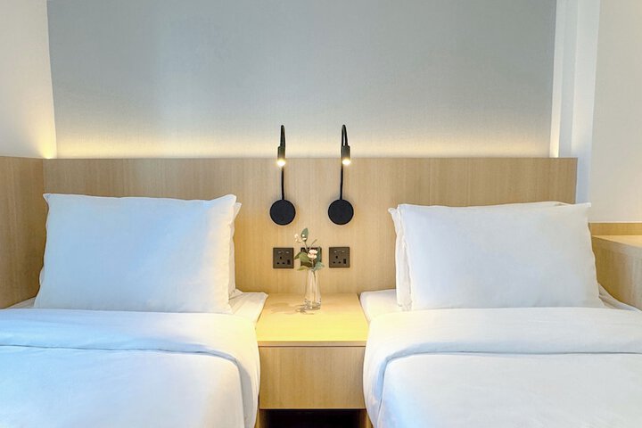 Room 8 of 16