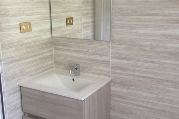 Room 5 of 12