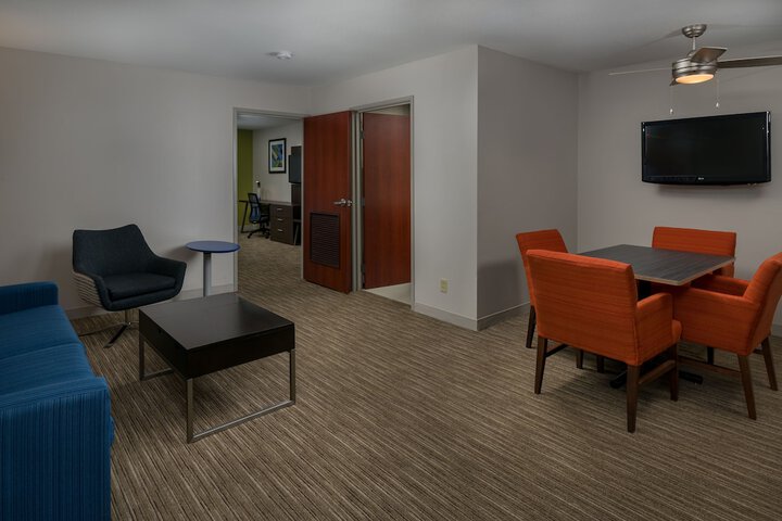 Room 2 of 39