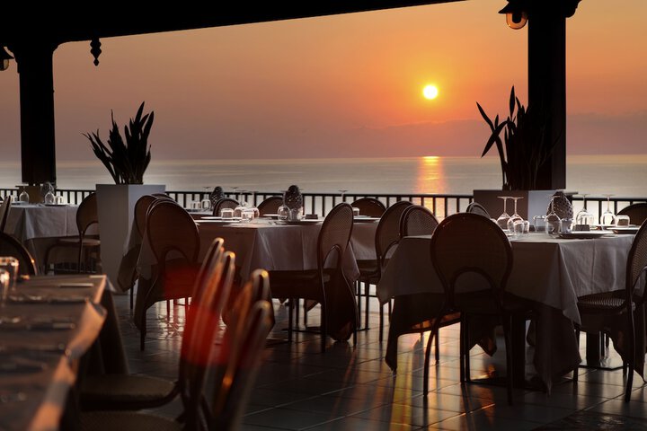 Dining 54 of 72