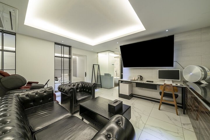 Room 30 of 52
