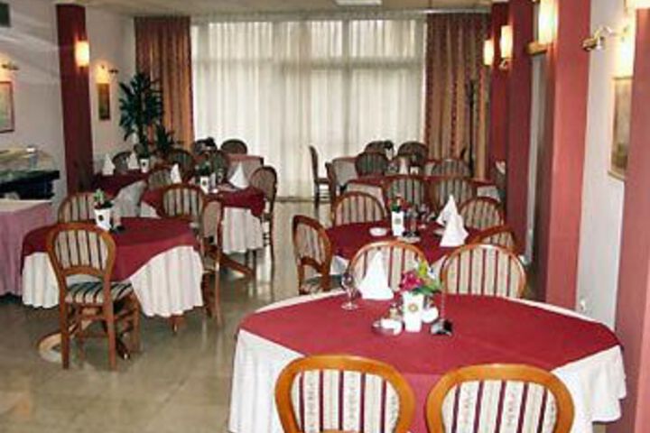 Dining 29 of 30