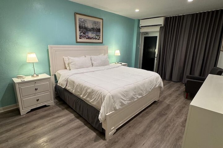 Room 5 of 28