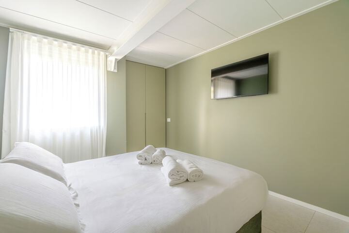 Room 17 of 182