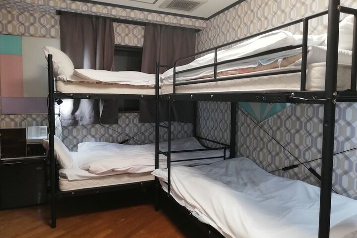 Room 13 of 66