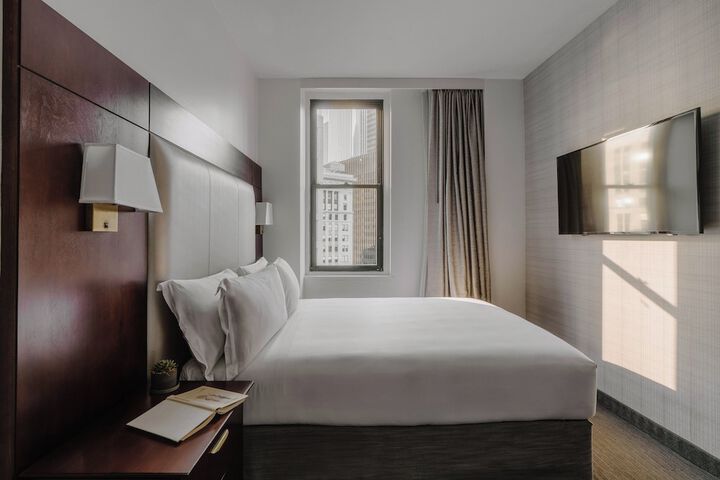 Club Queen Bed (16 of 21)