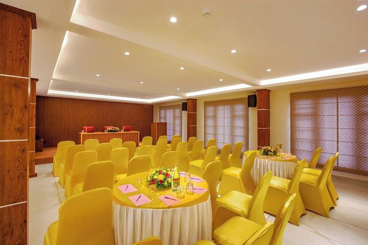 Ballroom/Hall 14 of 21