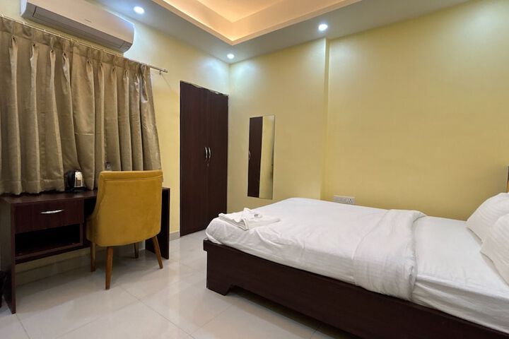 Room 9 of 32