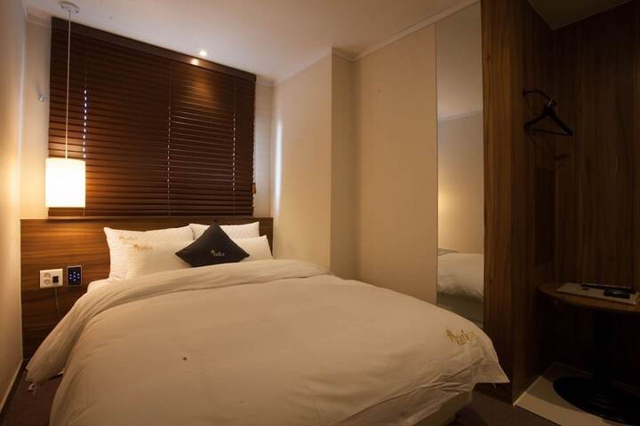 Room 4 of 53