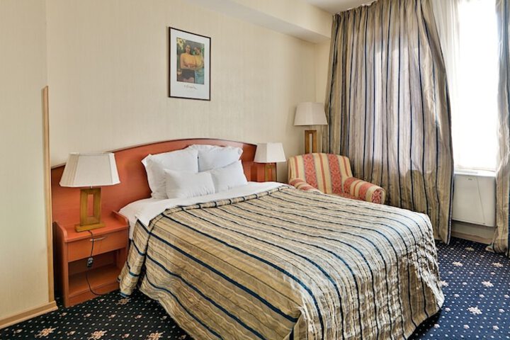 Room 9 of 26