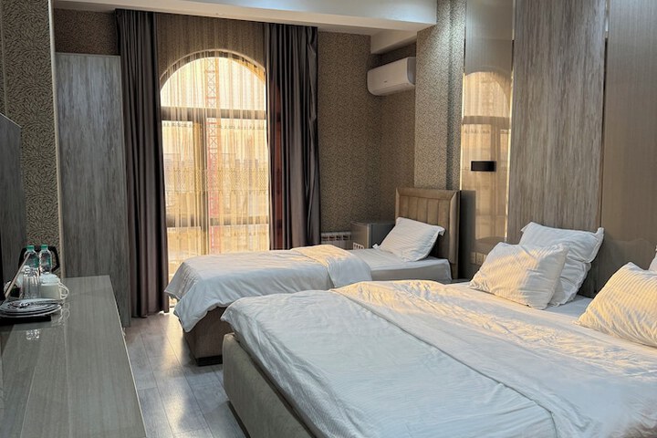 Room 9 of 68