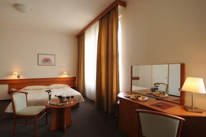 Room 3 of 5