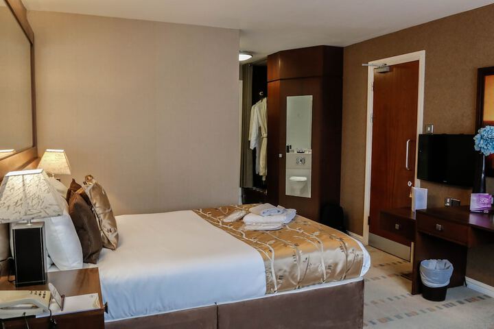 Room 6 of 71