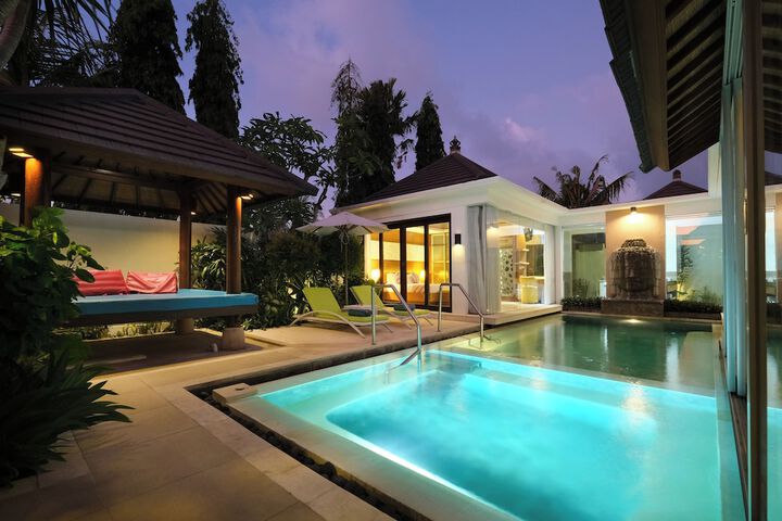 Pool Hotel