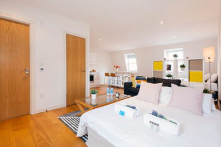 Room 15 of 23