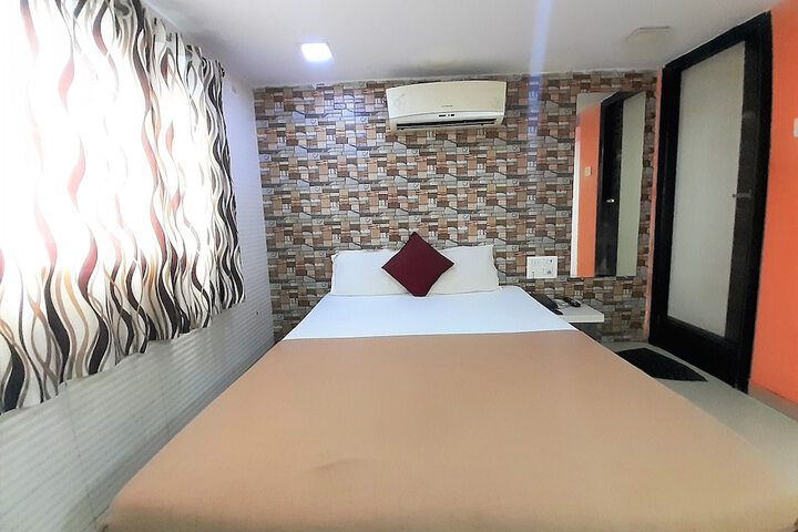 Room 6 of 11
