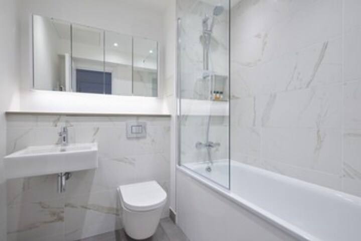 Room 4 of 18