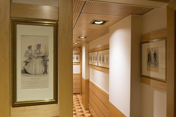 Ballroom/Hall 55 of 61