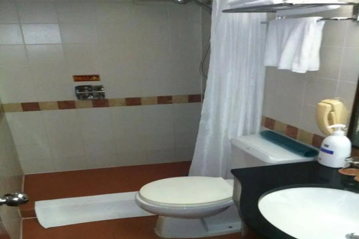 Room 9 of 25