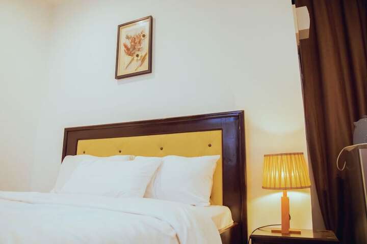 Room 25 of 144