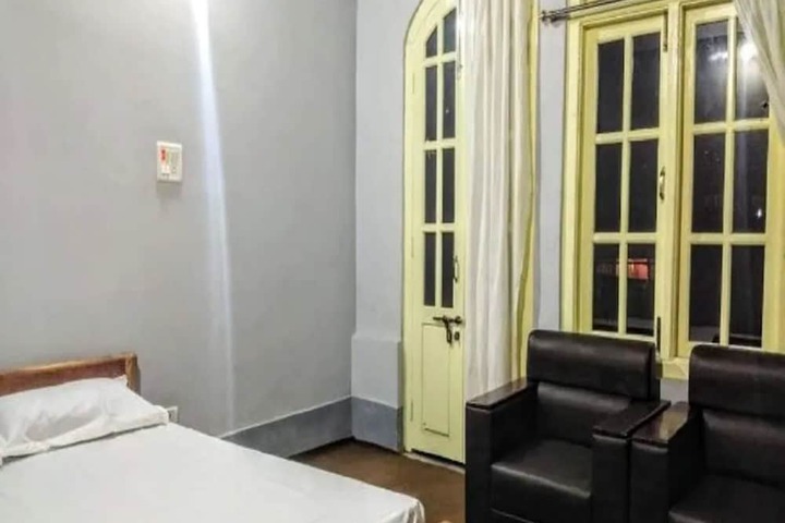 Room 2 of 4