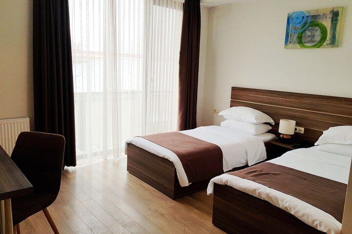 Room 4 of 36