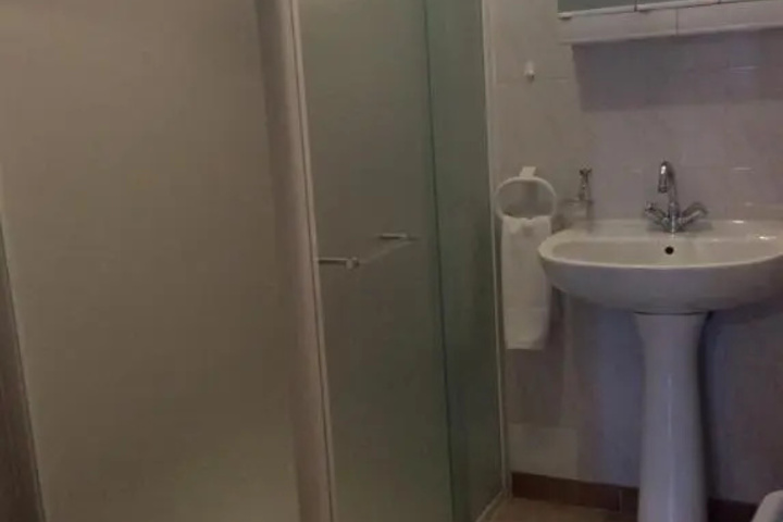 Room 8 of 19