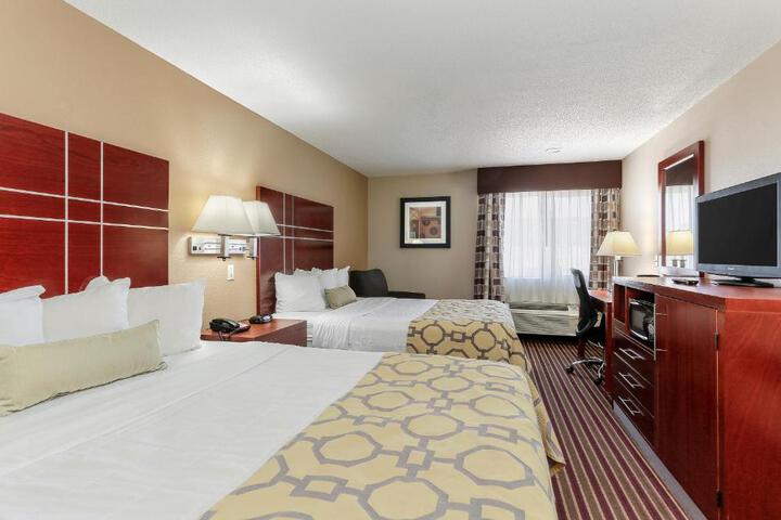 1 Queen Bed (8 of 16)