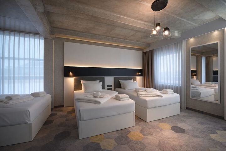 Room 33 of 59