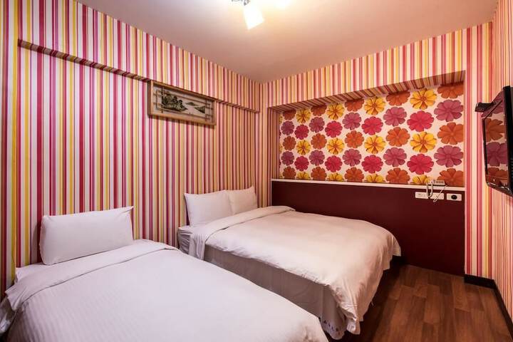 Room 21 of 28