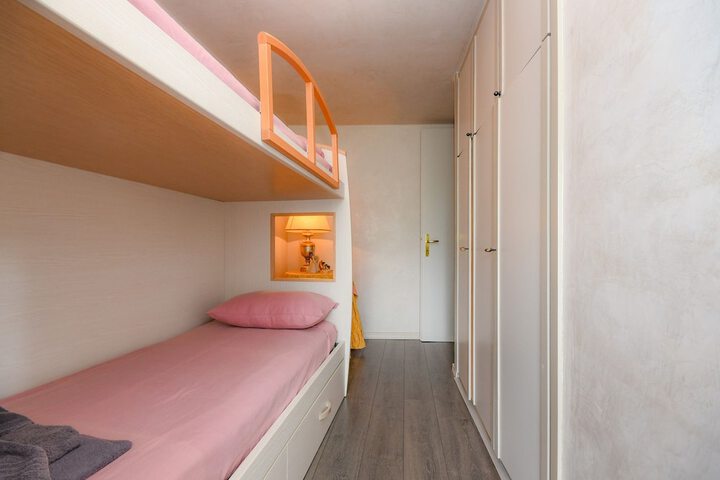 Room 2 of 30