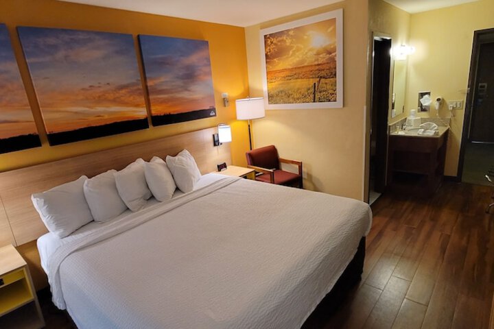 1 King Bed (7 of 11)