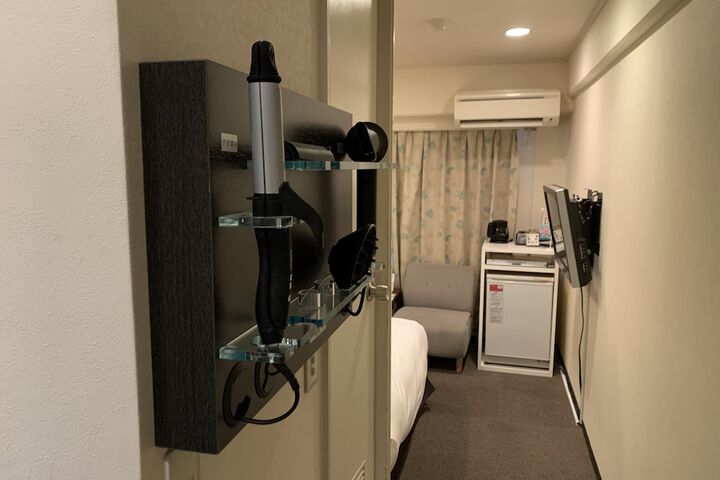 Room 4 of 32