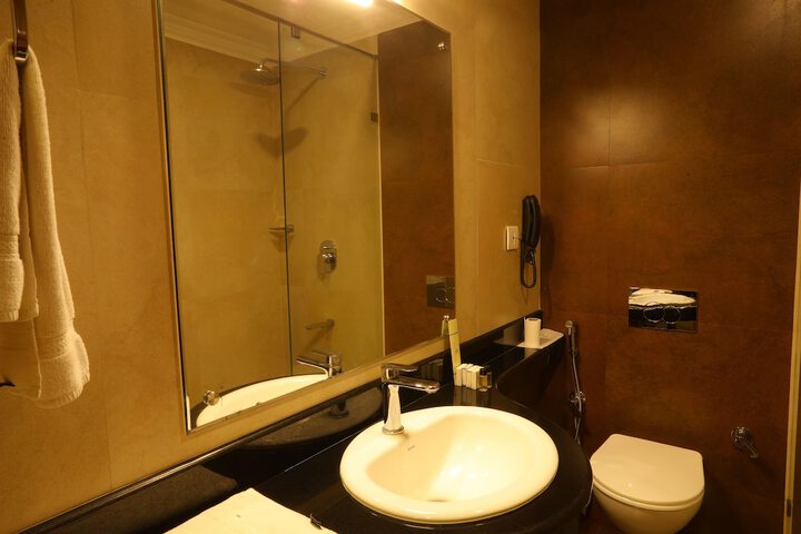 Room 13 of 33