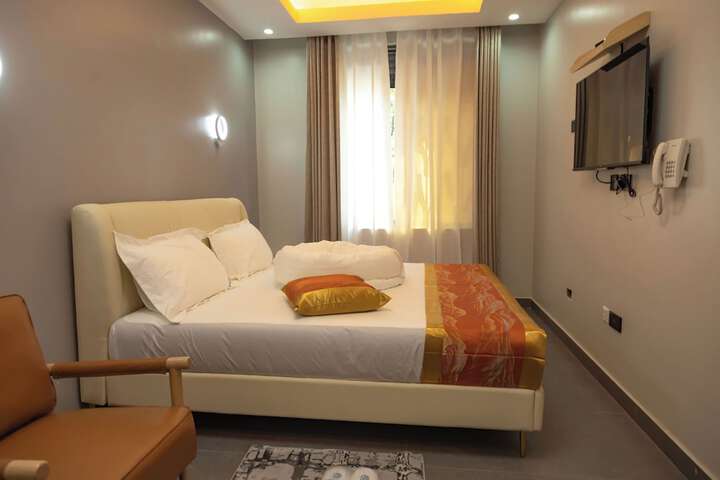 Room 6 of 35