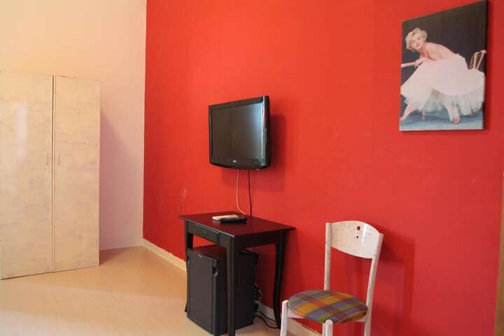 Room 27 of 36
