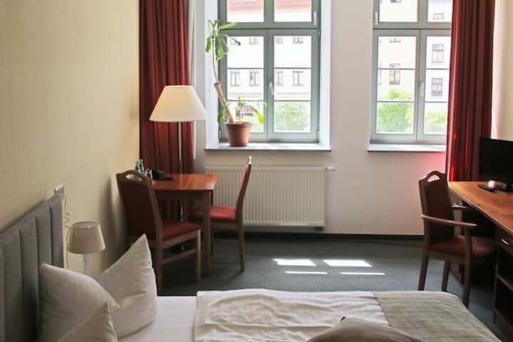 Room 10 of 36