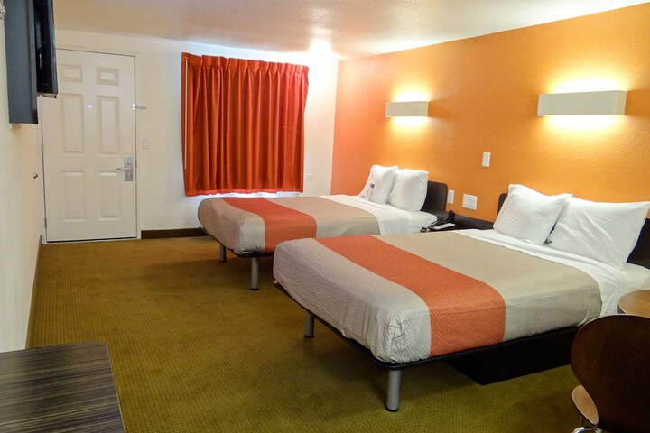 2 Double Beds (6 of 11)