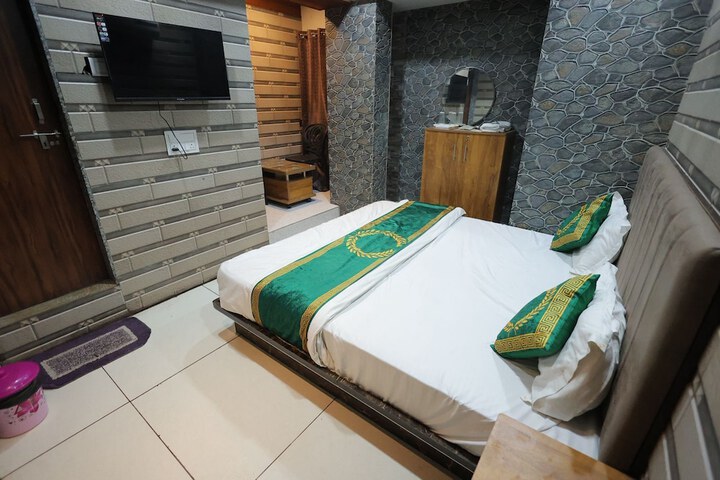Room 13 of 29