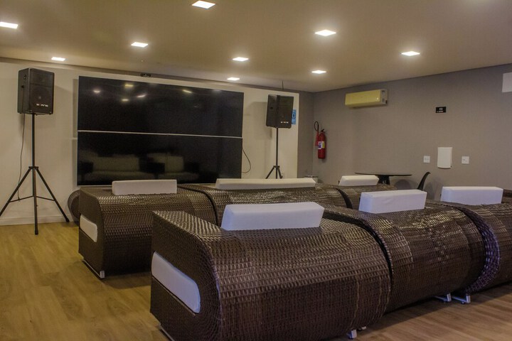 Room 28 of 40